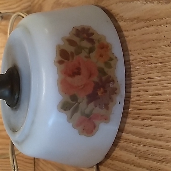 Vintage milk glass transferwear desk bedside lamp - Picture 2 of 5